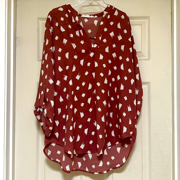 Lush Tops - Blouse size M neutral colors 3/4 sleeves with button tabs High Low hem Comfy